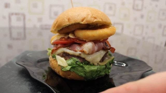 Биг бургер из говядины от Smoke Box BBQ. Пенза смотреть онлайн