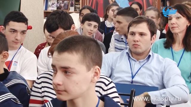 Почетный гость отец героя России Магомеда Нурбагандова приехал в Каспийск смотреть онлайн