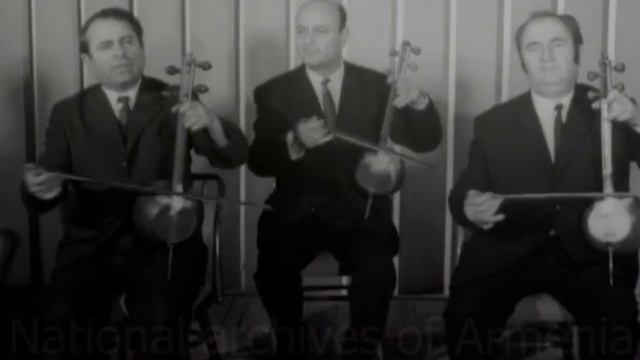 ՆԱՐ ՀՈՎՀԱՆՆԻՍՅԱՆ,  ԽԵՉՈՅԻ ԿԻՆԸ ՏՂԱ Է ԲԵՐԵԼ  1979