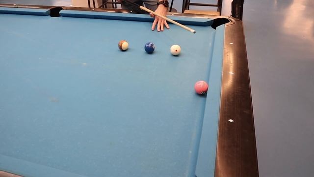 Как легко забивать бортовые чужие шары в пуле? Даже в первой игре! смотреть онлайн