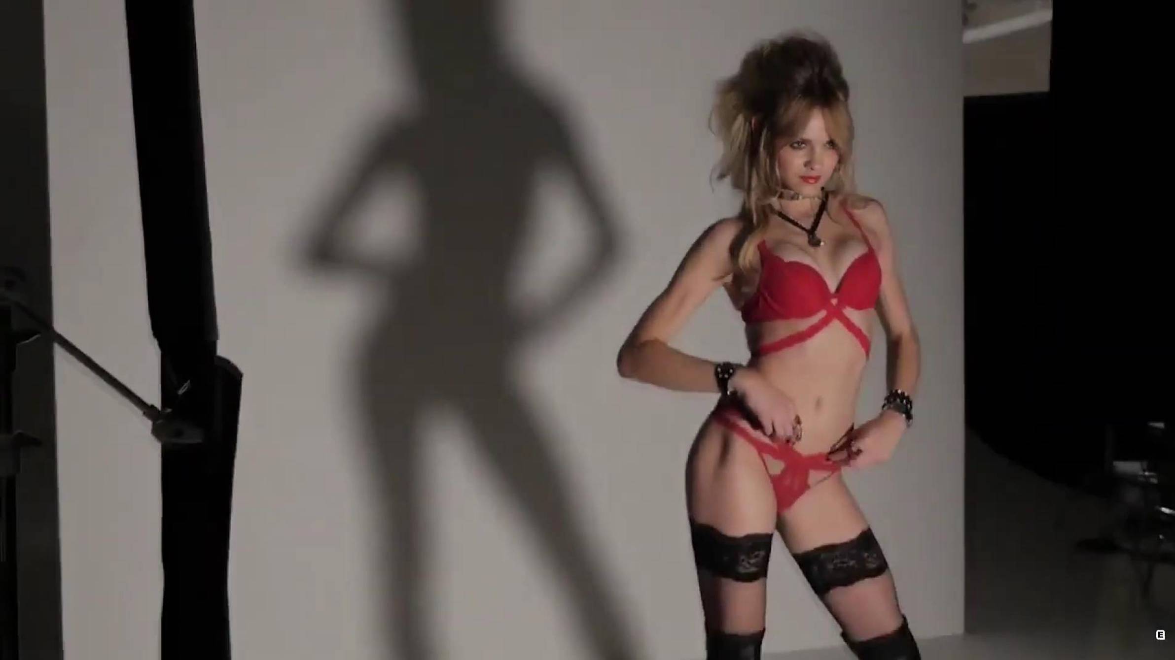 Ginta Lapina. HD  Hinder - Use Me