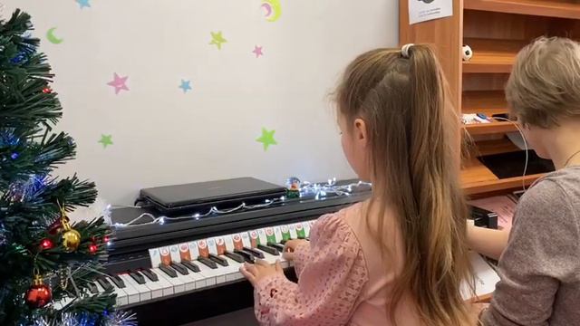 SOFT MOZART Winter Recital 2019-2020, Mozart "Twinkle twinkle little star", play Veronica, 7 years смотреть онлайн