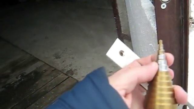 Расширение мастерской. Установка замка. Новый инструмент (дрель Status + ёлочка) смотреть онлайн