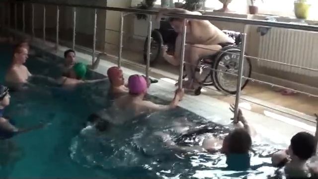 Школа стажёров. Тренировки по плаванию смотреть онлайн