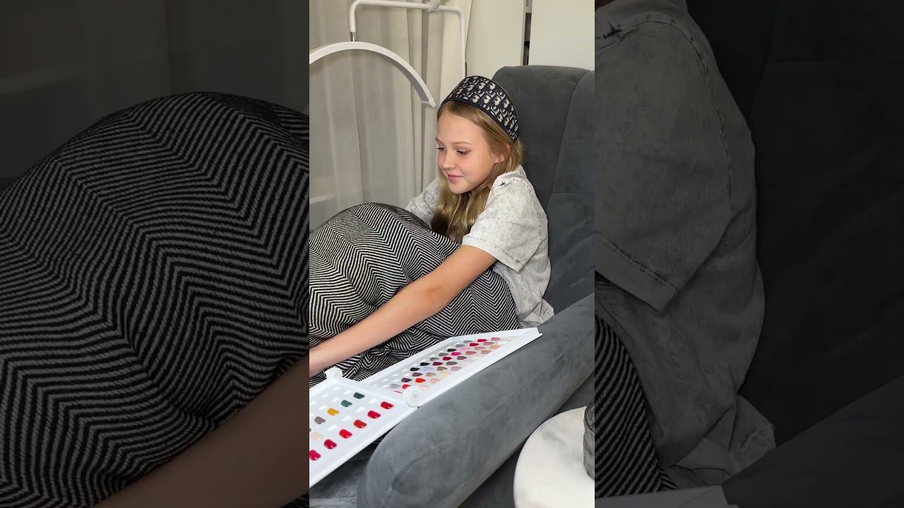 Дочка впервые сделала педикюр! смотреть онлайн