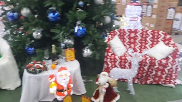 ?️8?️ Асель и папа в супермаркете ищут елку, игрушки и кендер сюрпризы смотреть онлайн