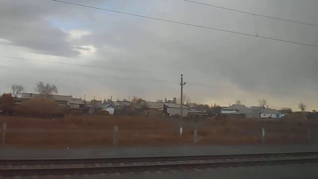 Станция Ирченко с другой стороны - пасторальная картина и поезд трогается смотреть онлайн