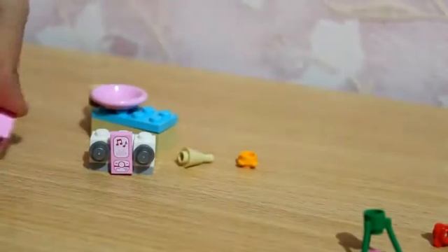 Lego Friends распаковка 11 пакетиков Lego|Одинаковые фигурки? смотреть онлайн
