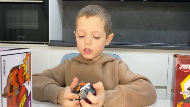 Артур и распаковка игрушек тобот MONSTER и геомека RAPTOR крутые роботы трансформеры для мальчиков смотреть онлайн