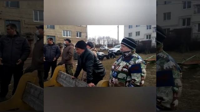 Жильцы многоквартирных домов в Верхнем Услоне обсудили проект благоустройства двора смотреть онлайн