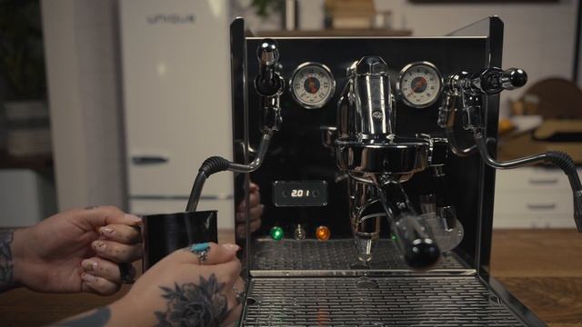 ECM Synchronika Espresso Machine Overview смотреть онлайн