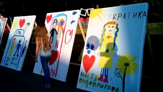 День Шахтера в Доброполье Живые скульптуры Ходулисты Карусели Live sculptures Hodulists смотреть онлайн