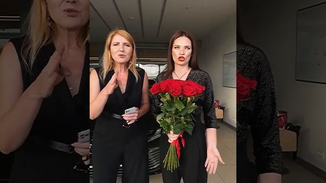 Я счастлива, когда мои партнеры берут новую машину из салона... и это в такое время то смотреть онлайн