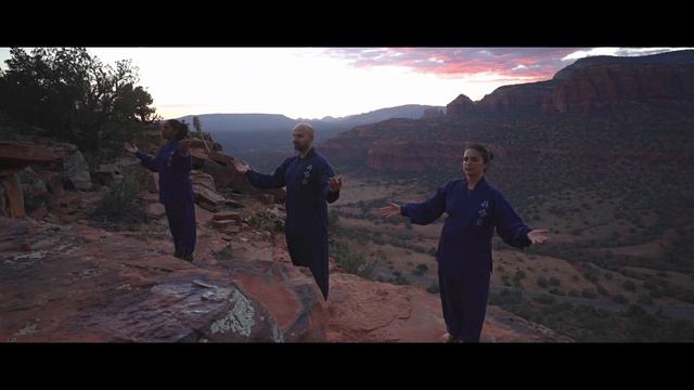 Harmony of 3 Atop Doe Mountain at Sunset [Conscious Movement, Sedona, AZ, USA] смотреть онлайн