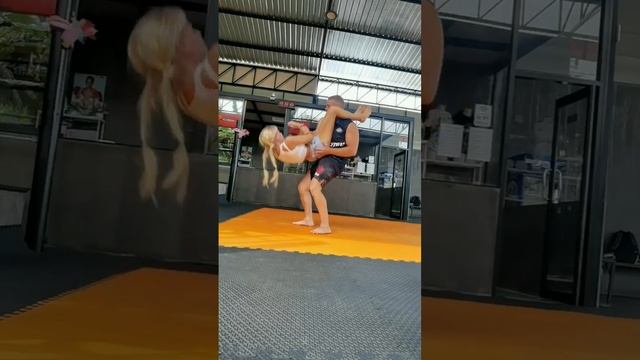 ТРЕУГОЛЬНИК НА УЛИЦЕ. 