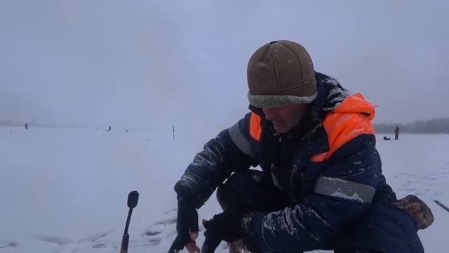 ПЕРВЫЙ ЛЁД В АСТРАХАНИ - Ловля Леща и крупной Густеры смотреть онлайн