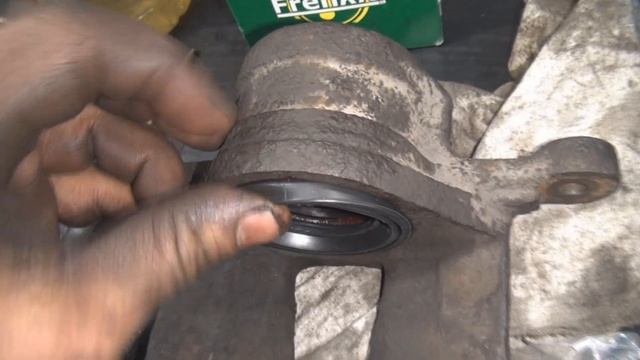 Заклинил суппорт. Как легко и быстро заменить ремкоплект на переднем суппорте Ланос/Sens