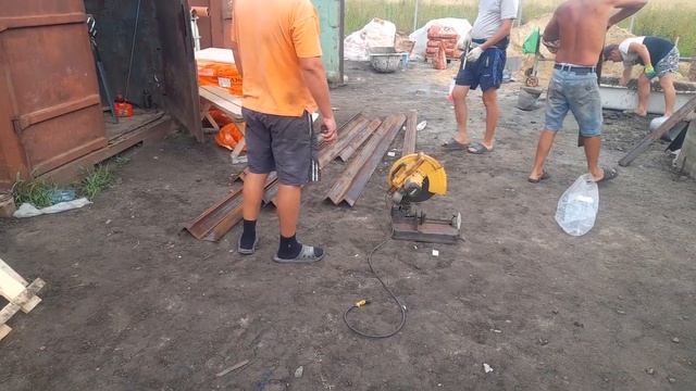 Показываю, как мы строим первый этаж двухэтажного коттеджа смотреть онлайн