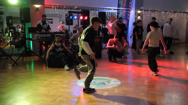 отбор 10-13 bboy Arti vs Sanchos - брейкданс, SPRING WARS 2022 смотреть онлайн