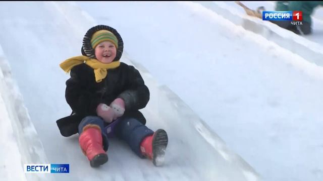 Патриотично и практично: ледовый городок открылся на площади Ленина в Чите смотреть онлайн
