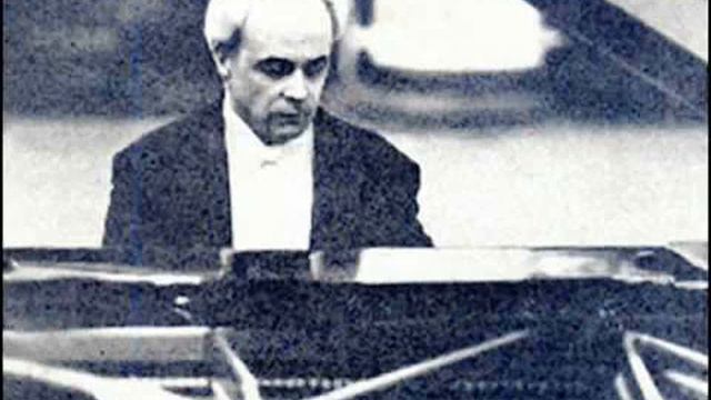 Couperin. Sarabande h moll, L'unique. Igor Komarov, piano / Игорь Комаров играет Куперена смотреть онлайн