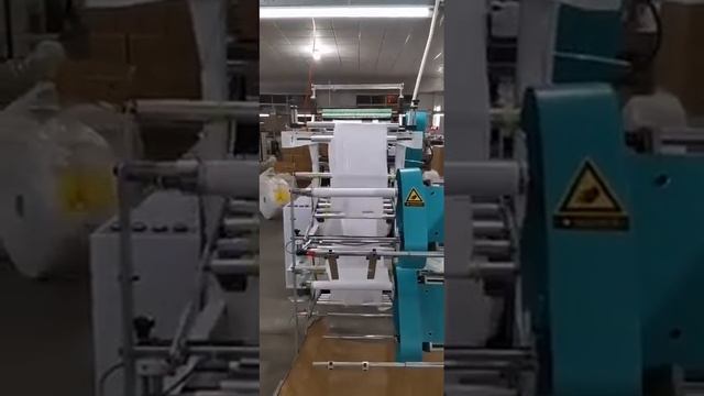 Eco-friendly CPE Apron Disposable With Sleeves Waterproof Isolation Plastic Gown