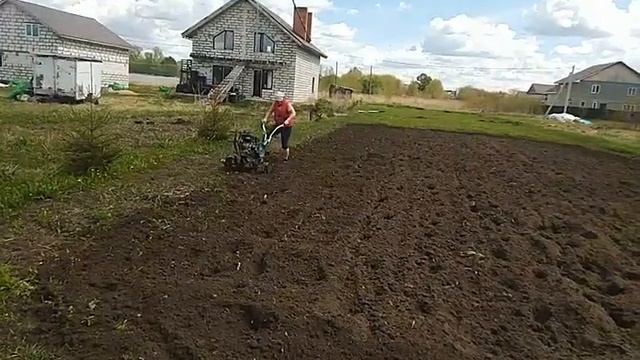 Пахать мотоблоком (фрезерование), нарезка борозд. 9 лет спустя смотреть онлайн