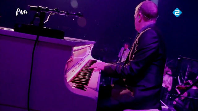 Grace Jones - La Vie En Rose (Night of the Proms 2010) смотреть онлайн