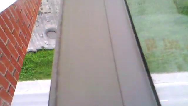 Кидаем кульки с водой с третьего этажа смотреть онлайн