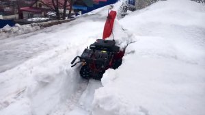 Японский снегоуборщик Yanase 890HST в мокром тяжёлом сенегу