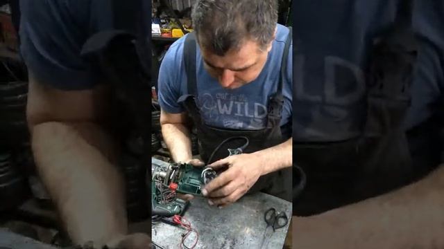 Дрель Bosch PSB 28 RE колхозим со щеткодержателем . смотреть онлайн
