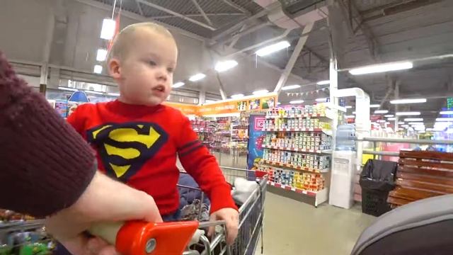 ВЛОГ: шоппинг в магазине игрушек. Покупаем бетономешалку и слаймы смотреть онлайн