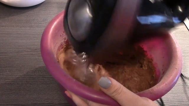 Шоколадно-сливовый пирог с бобом тонка и миндальными лепестками смотреть онлайн