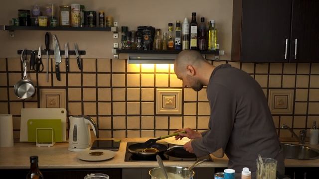 ПАНКЕЙКИ на молоке в первый раз. Классический рецепт с офигенной подачей. Шеф Жарит смотреть онлайн