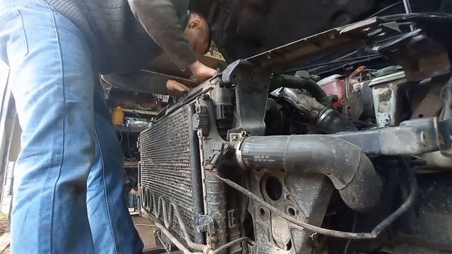 #Пропала зарядка на AUDI A6 C5 2.5 TDI. #Как снять генератор на AUDI A6 C5 2.5 TDI. смотреть онлайн