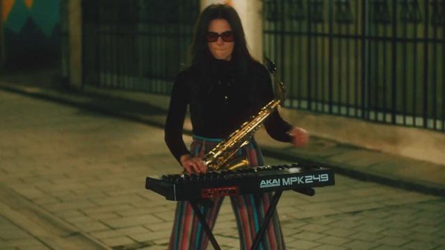 Gloria Gaynor - I Will Surive | Saxophone Cover | Alexandra Ilieva | Thomann смотреть онлайн