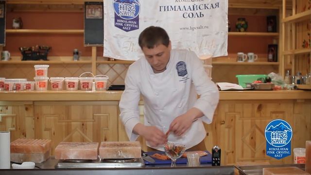 Как солить рыбу блоками Гималайской соли смотреть онлайн