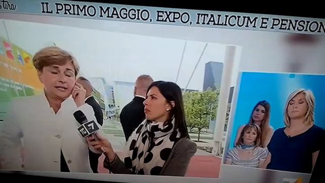 Grandissima figura di merda del ''ministro'' allo sviluppo economico Federica Guidi. смотреть онлайн