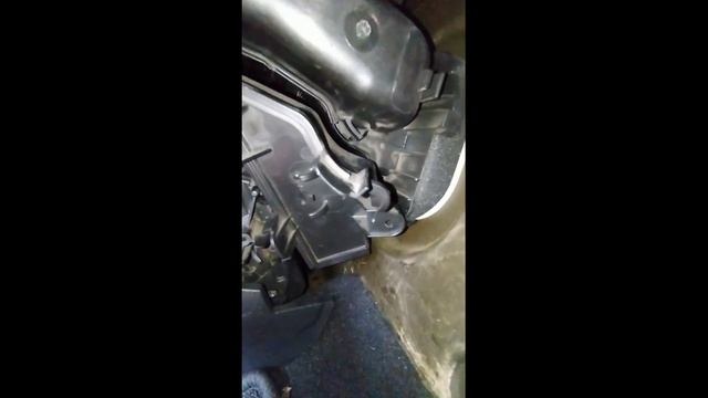 замена салонного фильтра Рено Меган 3 2016 года смотреть онлайн