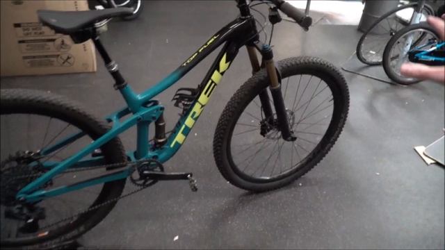 Trek Top Fuel 9.9 AXS VS Trek Marlin 5 / Comparison between two great bikes смотреть онлайн