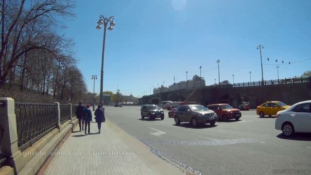 От Охотного ряда до Новокузнецкой по предпраздничной Москве // 2017 смотреть онлайн