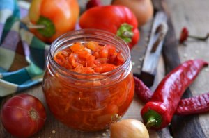 ЛЕЧО ИЗ ПЕРЦА С ЛУКОМ И МОРКОВЬЮ В ТОМАТНОЙ ПАСТЕ.Просто,быстро и вкусно.