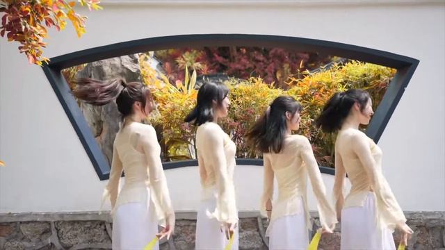 Женственный танец с шелковым шарфом смотреть онлайн