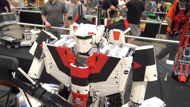 LEGO VF-1S Rick Hunter Mech | Brickworld Chicago 2017 смотреть онлайн