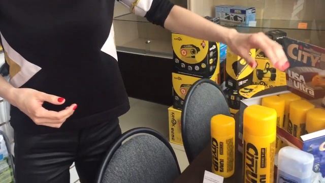 Девочки тестируют салфетки для уборки )))