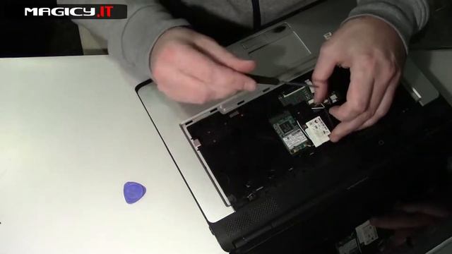 Toshiba L300-1A2 Disassembly смотреть онлайн