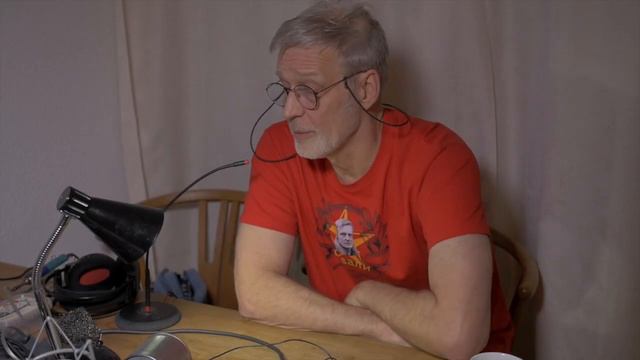 О микрофонах, консервных банках и прививках смотреть онлайн