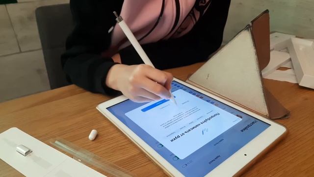 Распаковка и обзор Apple Pencil. Зачем он мне? смотреть онлайн