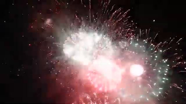 САЛЮТ в Тюмени у Драм театра Огненная Планета смотреть онлайн