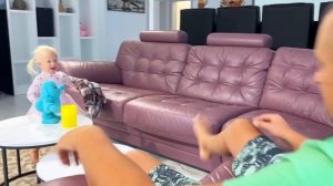 СОФИЯ ЗАБОЛЕЛА. ПАПА ЛЕЧИТ. СОФУНЬЯ ШАЛУНЬЯ